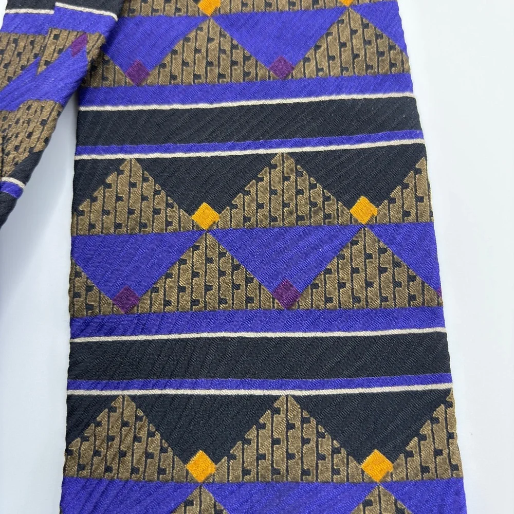 Bugatti‎ 100% Silk Mens Tie Green Black Purple Geometric Shapes Textured USA